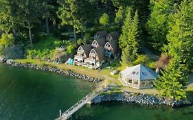 Jade Resort-Oceanfront Suites In Gowlland Harbour